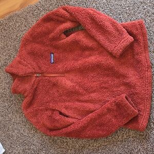 Women's fuzzy Patagonia 1/4 zip.